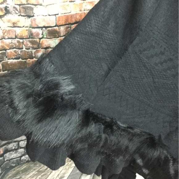 Faux Fur Trimmed Sweater Knit Poncho - Picture 5 of 8